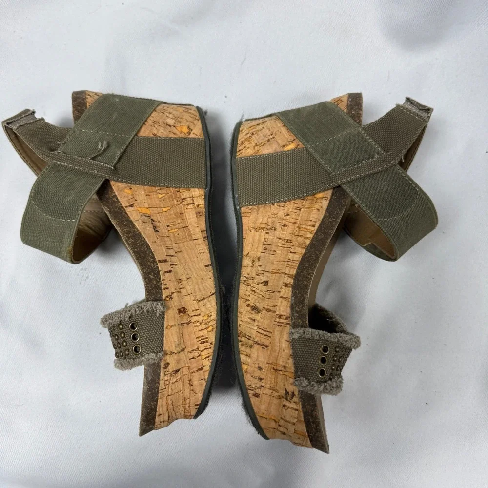 Corkys Olive Green Canvas Studded Cork Wedge Platform Sandals Womens Boho size 8